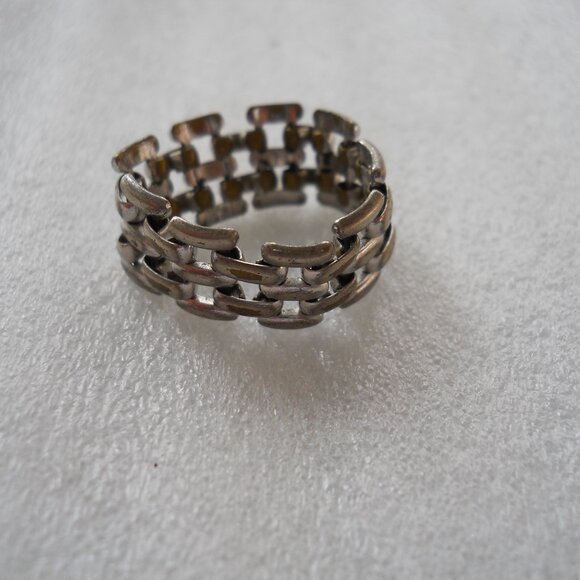 Vintage Avon - Chain Ring     10-31 - Picture 1 of 2